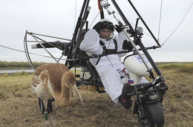 Путин поведе млади сибирски жерави с мотоделтаплан