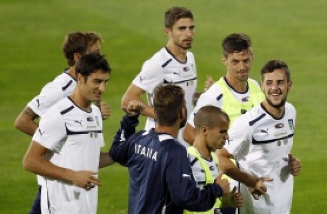 ВИДЕО: По-малко от час за Скуадра Адзура на „Васил Левски“