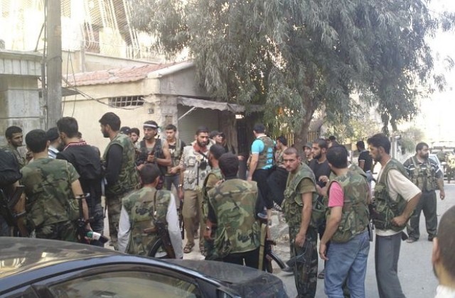 Бомби избухнаха пред джамии и министерства в Дамаск