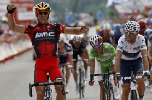 Филип Жилбер спечели 19-ия етап на Вуелтата, червената фланелка остава у Контадор