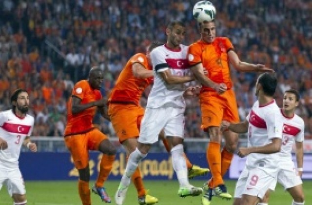 ВИДЕО: Робин Ван Перси не пожали и Турция