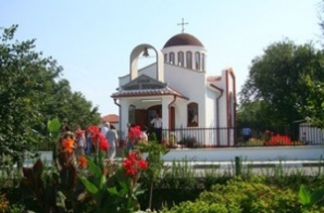 Три години православен храм в село Чарда