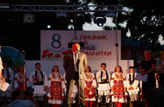 Симитли преклони глава пред героите освободители