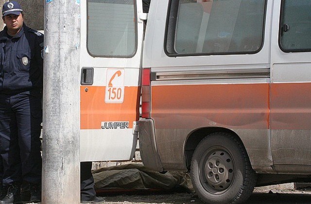 Автомобил помете колоездач край Разлог