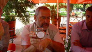 Проф Николай Овчаров дари на Русе пръст от гроба на