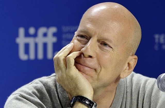 Брус Уилис на крачка от American Assassin