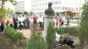 В Павликени препогребаха останките на партизанина Илия Златев