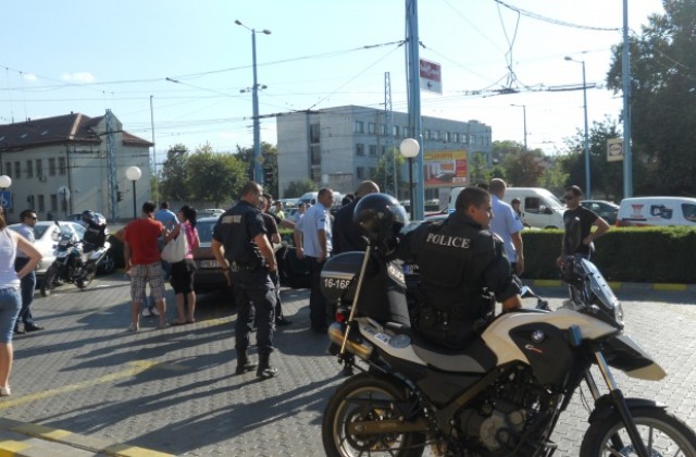 Двама пострадали след масов бой на паркинга на Макдоналдс