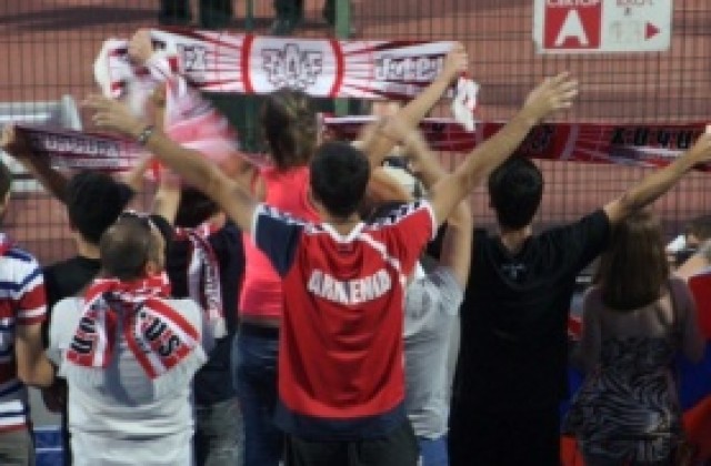 ВИДЕО: 30 фена надъхваха Армения