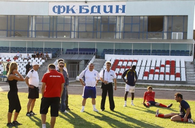 Кмет и председател на ОбС стават част от футболен отбор