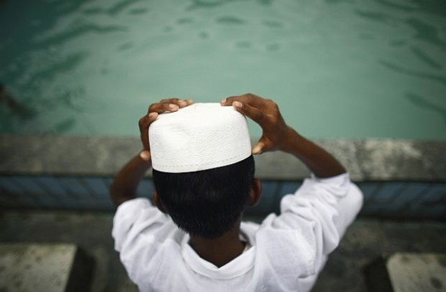 27 загинали при падането на автобус в река в Непал