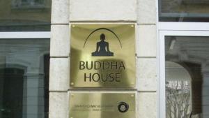 Кафебиблиотека и ресторант ВН празнува една годинан ден с Любен