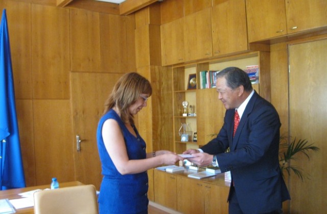 Г.Стоянова на официално посещение в Мунаката