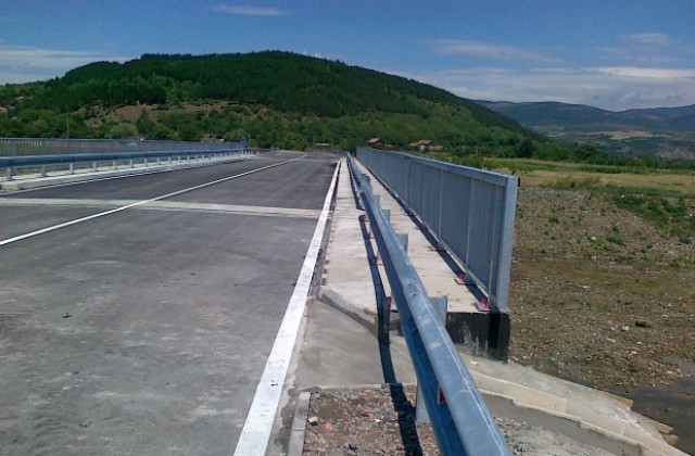 Николичевски мост е ремонтиран, а ниското тяло на Партийния дом?