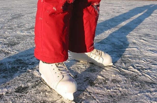Отварят ледената пързалка, за ученици днес ще е безплатно