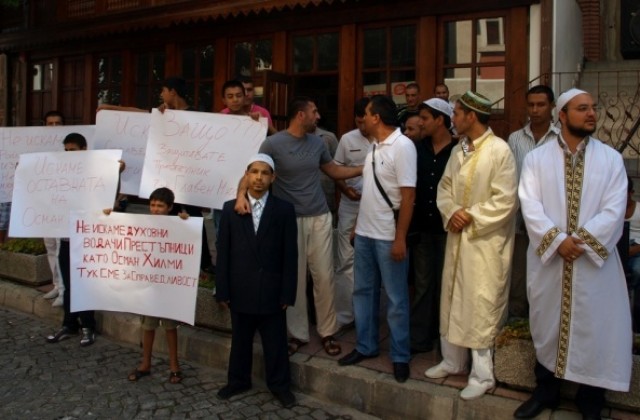Пловдивски имами обвиниха районния мюфтия, че краде от заплатите им