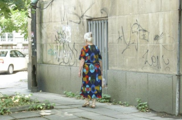 Измамници се представят за социални работници, обират възрастни хора