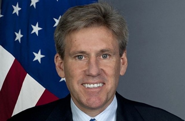 Противоречиви версии за смъртта на американския посланик в Либия