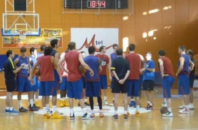 ВИДЕО и СНИМКИ: Барселона се кефи на Правец, тренира здраво след Лукойл