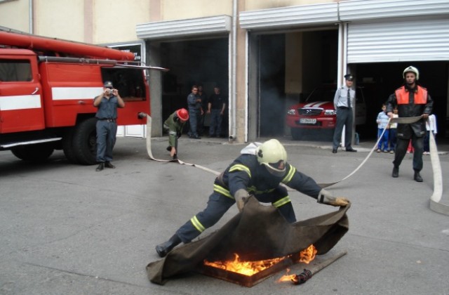 Продължават проявите за професионалния празник на пожарникарите