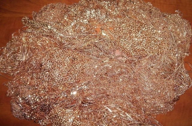 Пари, злато и парфюми откраднаха крадци през незатворени прозорци