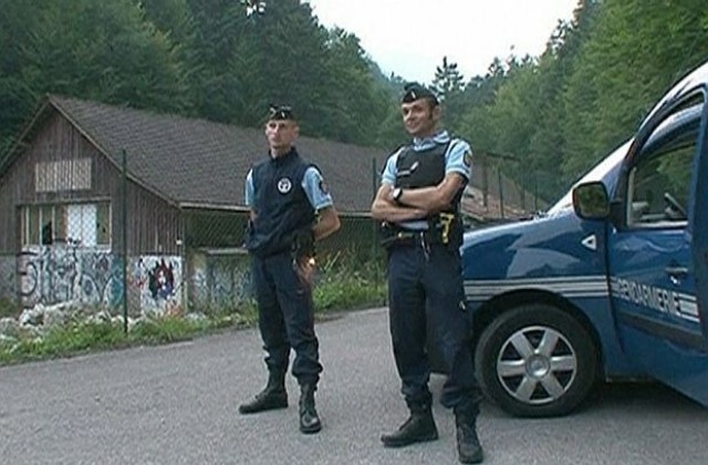 Френска джамия беше осквернена с екскременти