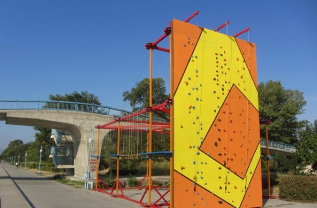 Стена за катерене и екстремен маршрут на Гребната