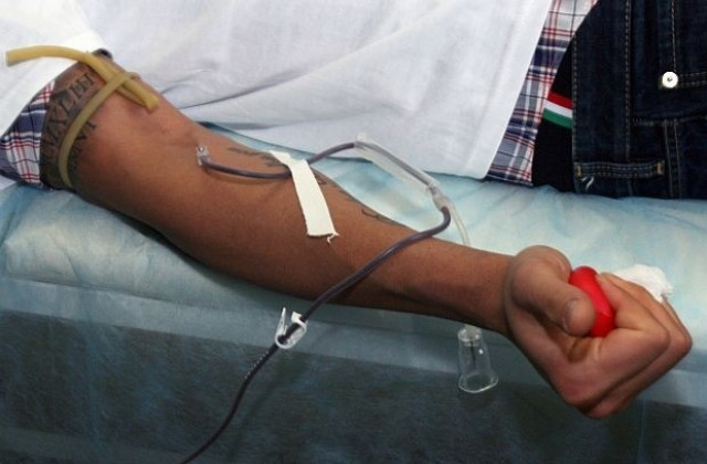 Четири дами дариха кръв в Кюстендил, дежурни екипи ще има събота и неделя