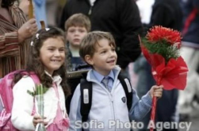 353 първолаци тръгват на училище в Г. Оряховица