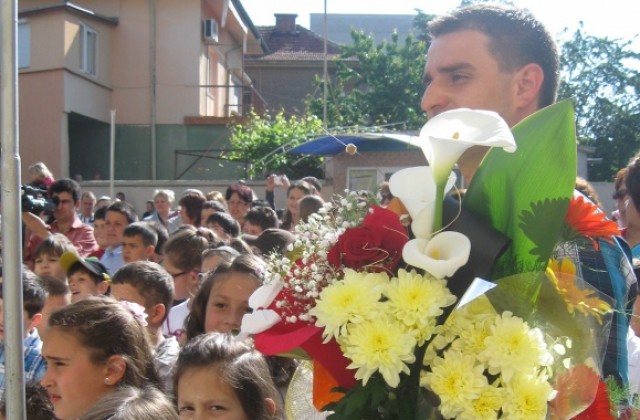 Повече първокласници в Казанлък през новата учебна година