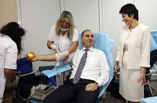 Стотици хора се включиха в акцията по кръводаряване