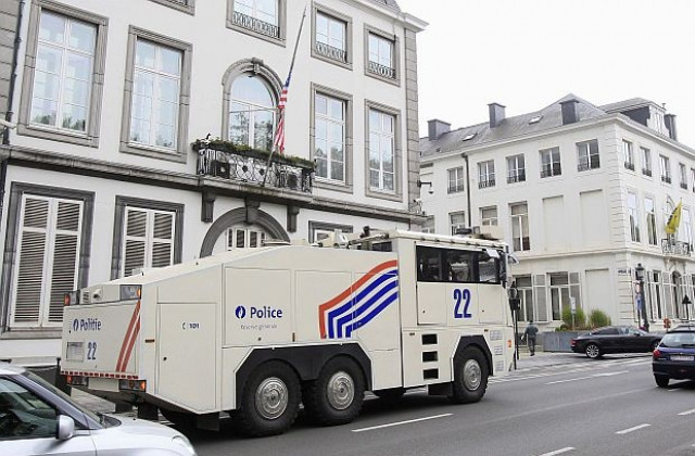 Засилени полицейски части около посолството на САЩ в Брюксел