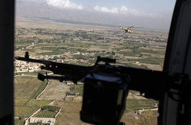 Афганистански полицай уби двама натовски войници