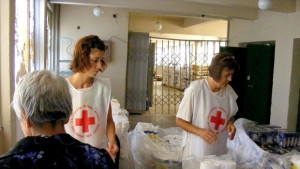 БЧК раздава хранителни продукти