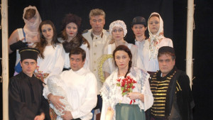 Бизнесмени водят деца на театър