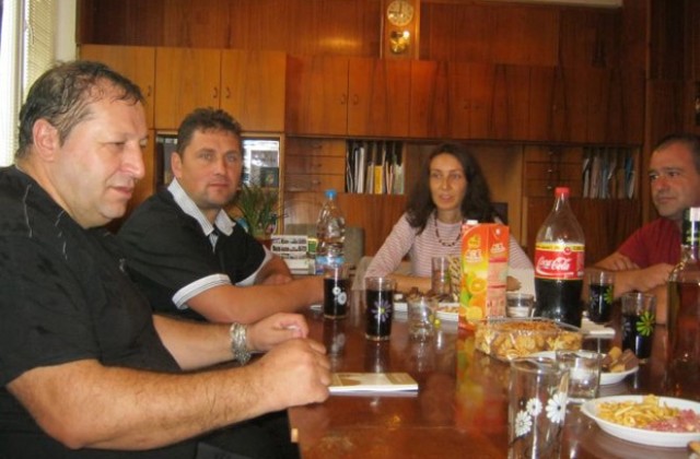 Бърдарски геран посрещна делегация от побратимено сръбско село