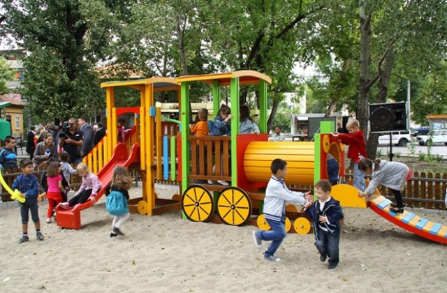 Поредна детска площадка във Видин