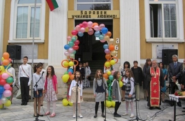 Драстично намаляват учениците в община Мездра