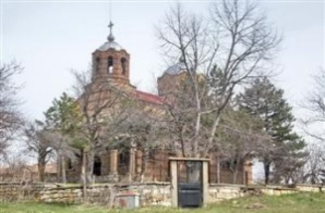 Ремонтираха църквата в Ковачевец, Поповско