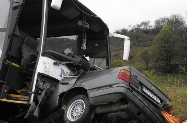 19-годишен младеж и мъж на 27 години са загиналите в катастрофата край В. Търново