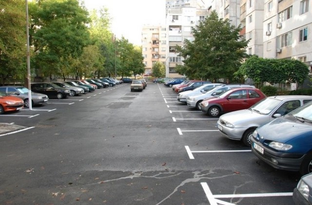 Нов паркинг, пак в „Славейков”