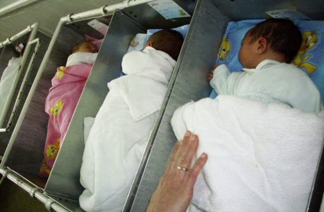 „Бейби бум в шуменската болница, 10 бебета проплакали за 12 часа