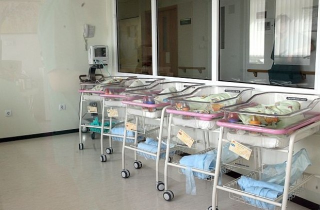 Бейби бум в шуменската болница, 10 бебета проплакаха за 12 часа