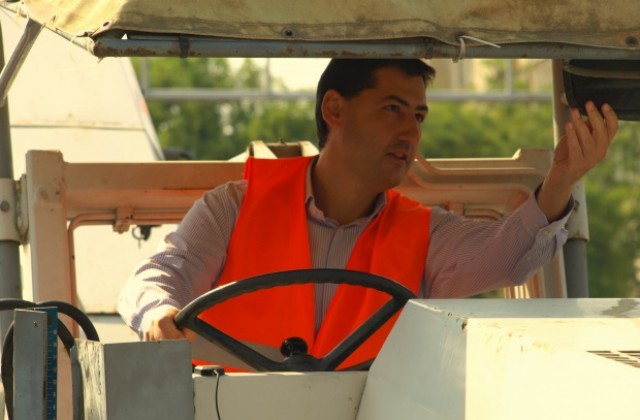 Тотев : Хората трябва да свикват с ремонтите