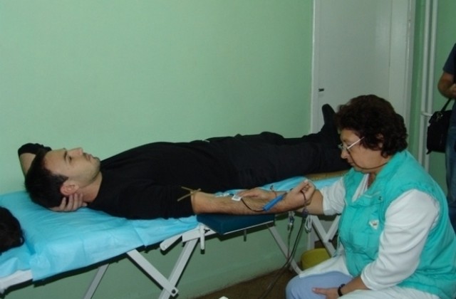 Кметовете на В. Търново и Павликени дариха кръв