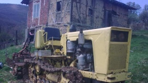 Верижен трактор премаза дървосекач