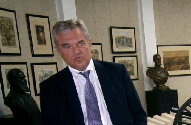 Р.Петков: България не може да живее от избори до избори