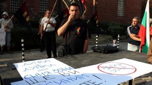 Граждани се готвят за палатков лагер пред общината заради наредбата