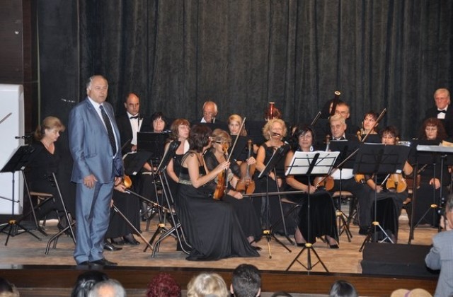Сливенският симфоничен оркестър откри 80-ти сезон в нов дом