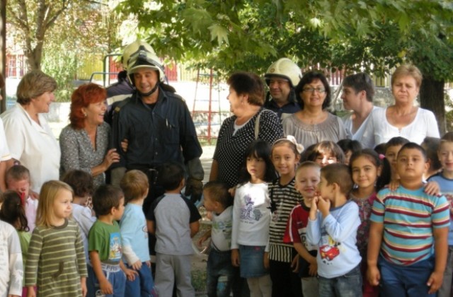 Евакуираха 120 деца  заради пожар